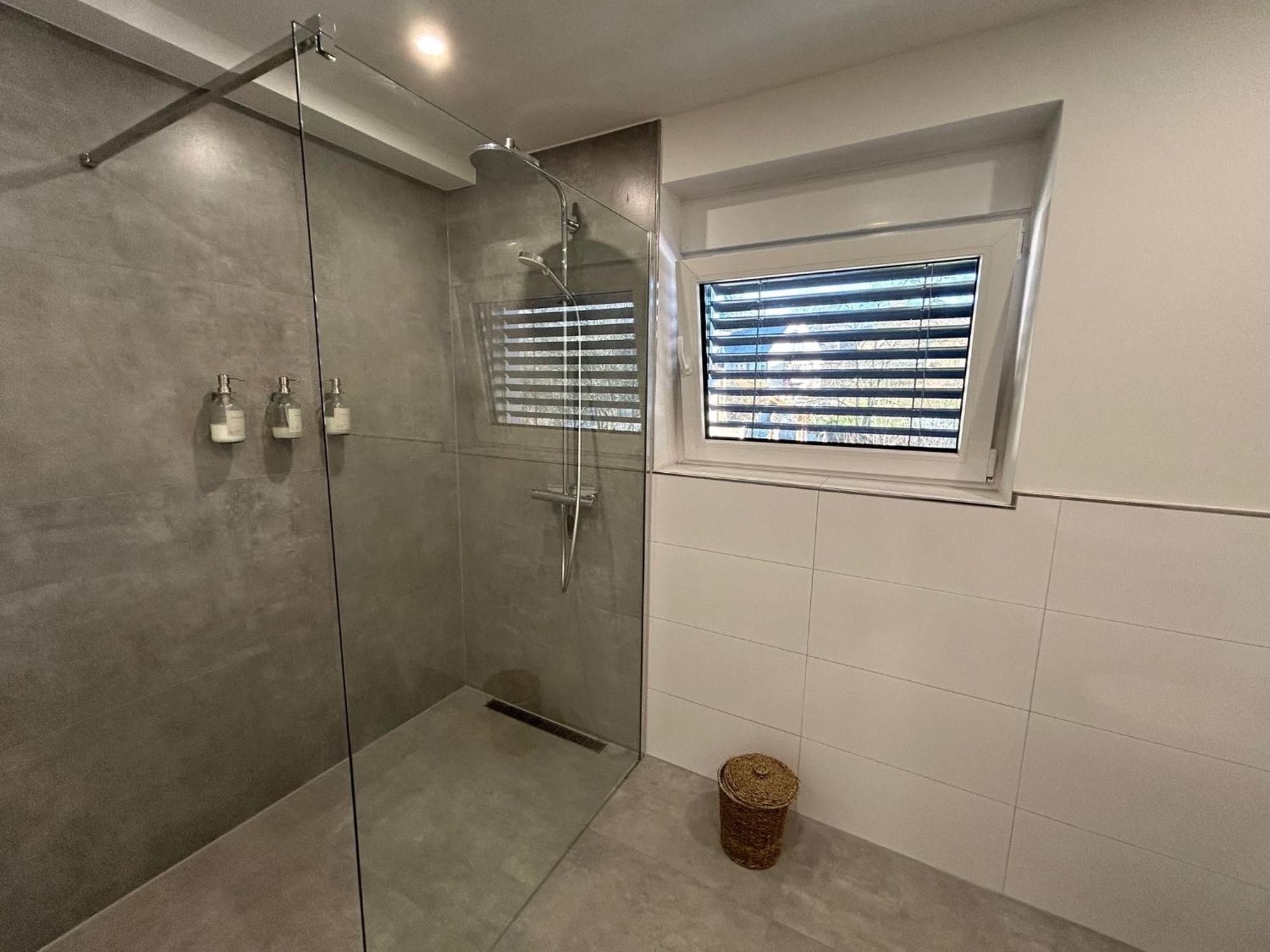 The Forest Retreat- Luxurioese Ferienwohnung Mit Privater Sauna Wermelskirchen Esterno foto
